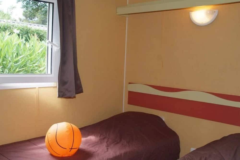 Camping 3 étoiles - Piscine - ccbaege in Saint-Mitre-les-Remparts, Istres region