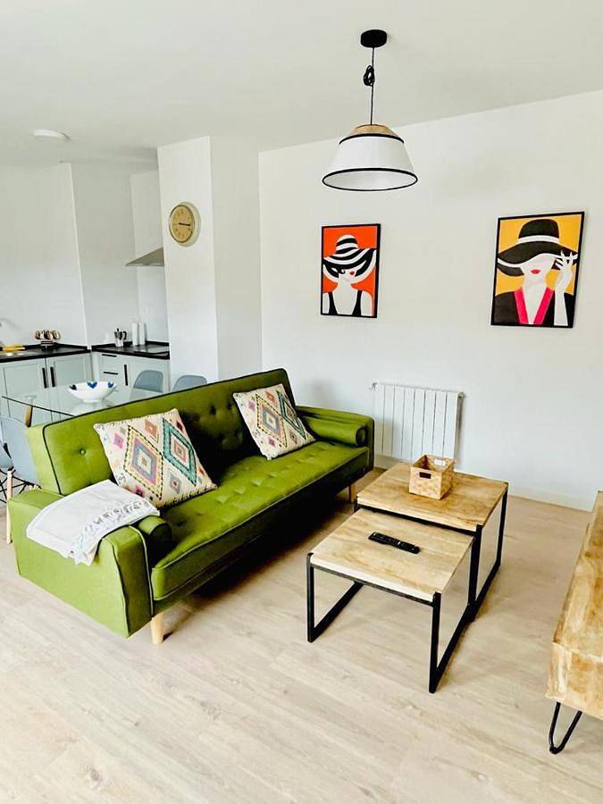 Apartamento para 4 personas, con Balcón y Terraza además de Piscina y Vistas en Hoznayo