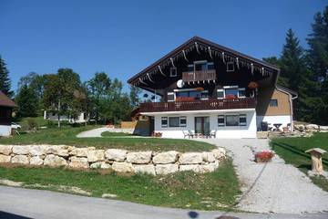 Maison de campagne pour 8 personnes, avec jardin à Lamoura