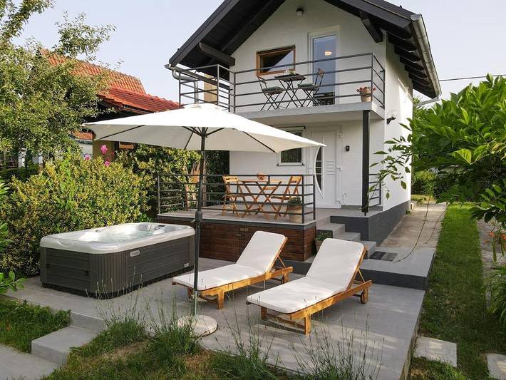 Ferienhaus für 4 Personen, mit Balkon und Garten sowie Sauna