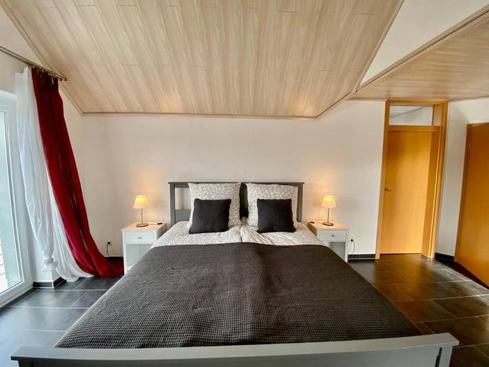 Ferienwohnung für 4 Personen, mit Balkon und Terrasse sowie Garten und Seeblick im Siegerland - 2