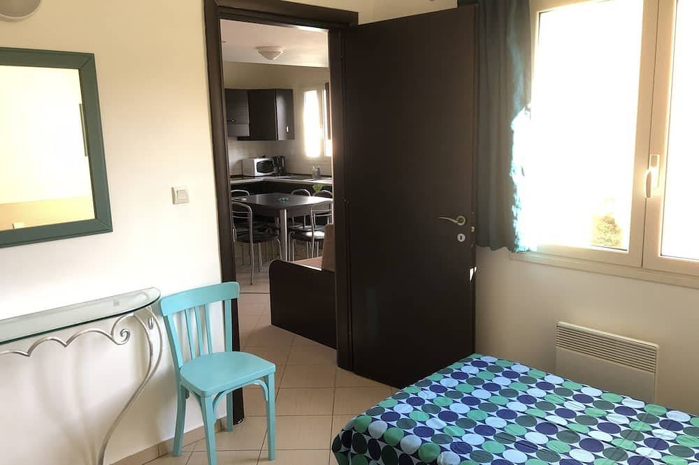 Air-conditioned Duplex, ideally located for exploring Corsica, beach 200 m in Losari, Belgodère