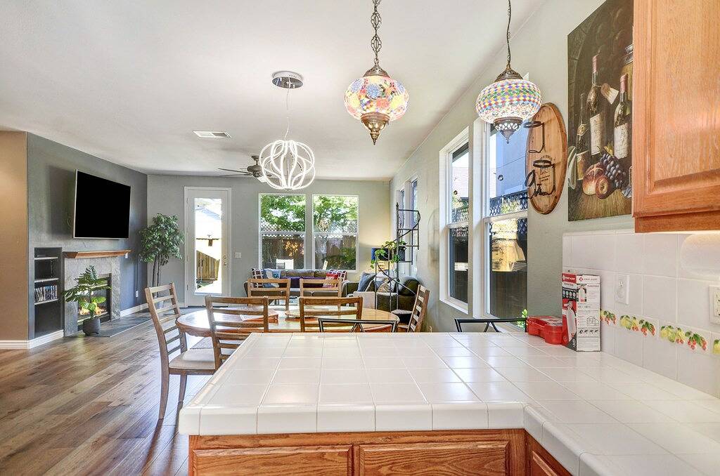 Charming Wine Country Getaway: Cozy Hot Tub, Bbq, & Mini Golf Fun in Santa Rosa, California North Coast