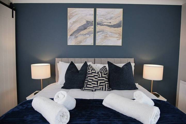 Stylish 3-Bed • Hot Tub • Free Parking • Contractors in Colchester, Essex