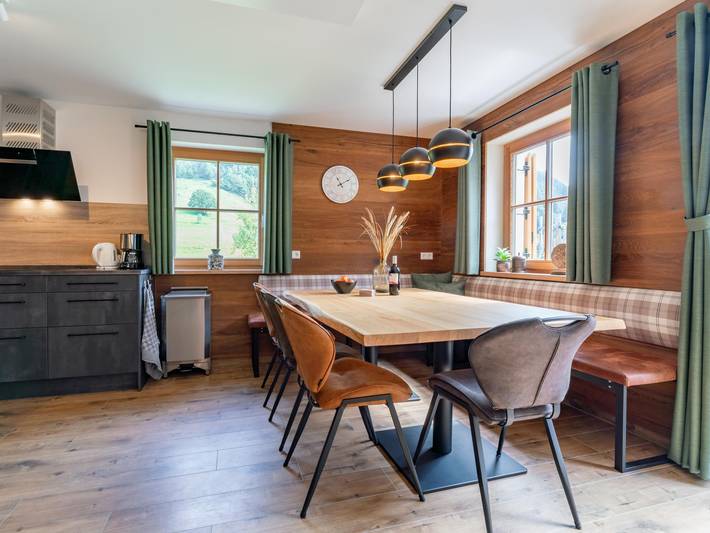 Chalet in grüner Umgebung mit Holzofen und Sauna in Rottenmanner und Wölzer Tauern, Irdning-Donnersbachtal