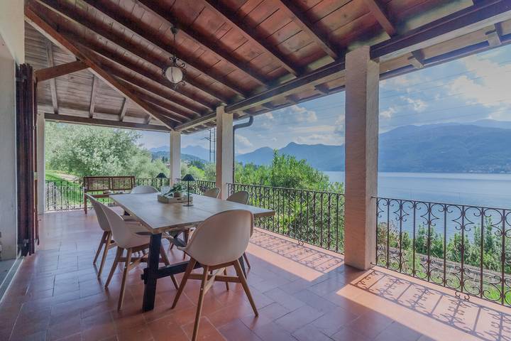 Villa pour 4 personnes, avec Terrasse ainsi que Jardin et Vue sur le lac à Commune de Varenna