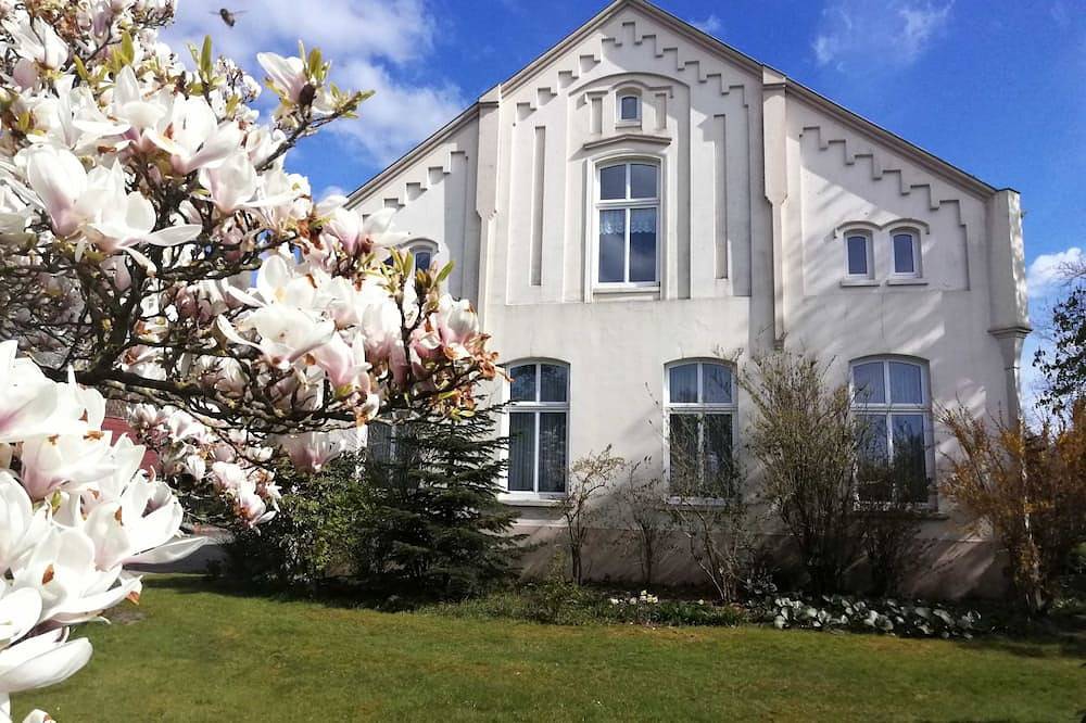 Ganze Wohnung, Ferienwohnungen Timmermann, 25128 - Ferienwohnung Timmermann, Gartenseite in Bunde, Ostfriesland