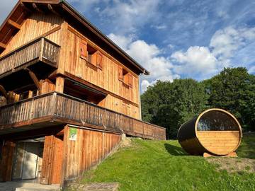 Maison de campagne pour 10 personnes, avec vue ainsi que sauna et jardin, animaux acceptés à Albiez-le-Jeune