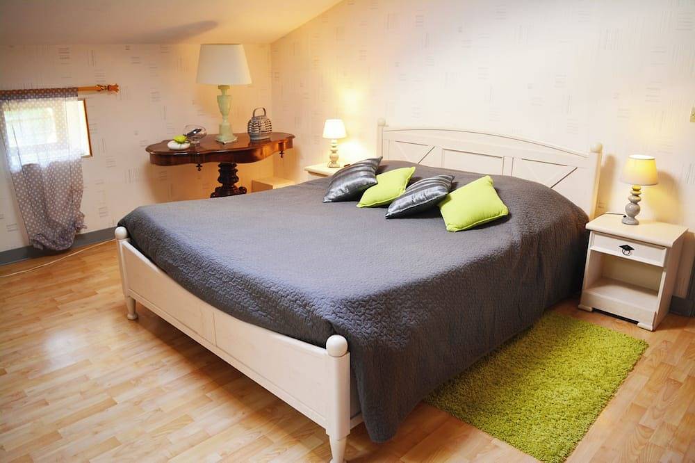 Country house in greenery and calm private pool spa terrace in Thénac, Périgord Pourpre