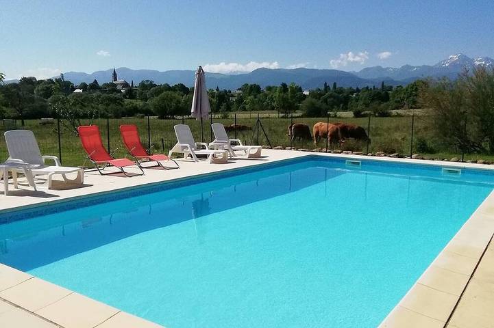 Gîte pour 4 personnes, avec jardin et jacuzzi ainsi que terrasse et piscine à Cieutat