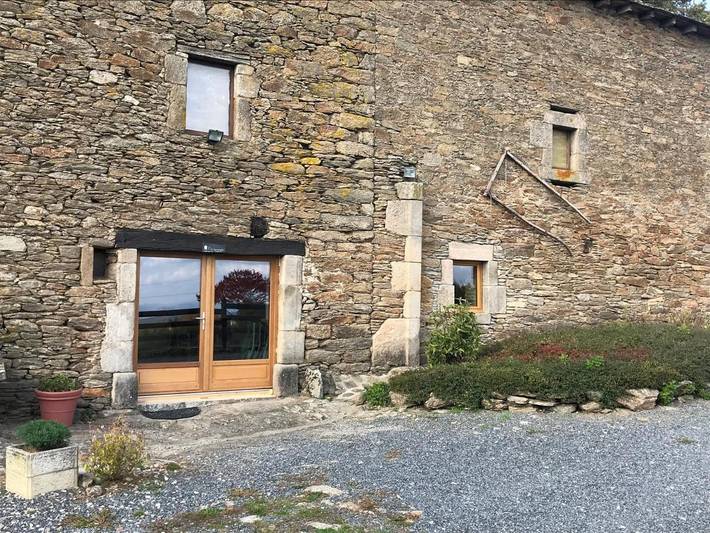 Location de vacances pour 4 personnes, avec jardin ainsi que vue et terrasse à Villefranche-de-Panat - 3