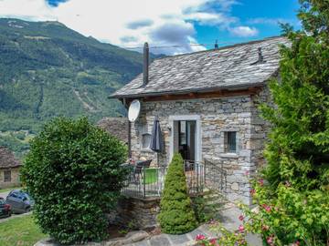 Ferienhaus für 4 Personen, mit Ausblick und Terrasse sowie Garten, mit Haustier im Tessin