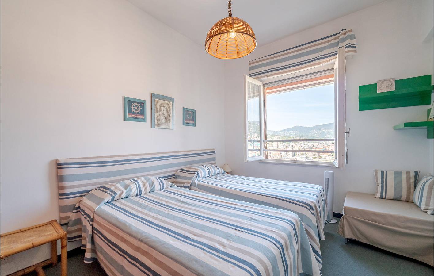 Ganze Ferienwohnung, Gemütliche 2BR mit Terrasse, Internet & Geschirrspüler, 1.5km Prelo Beach in Rapallo (Stadt), Rapallo