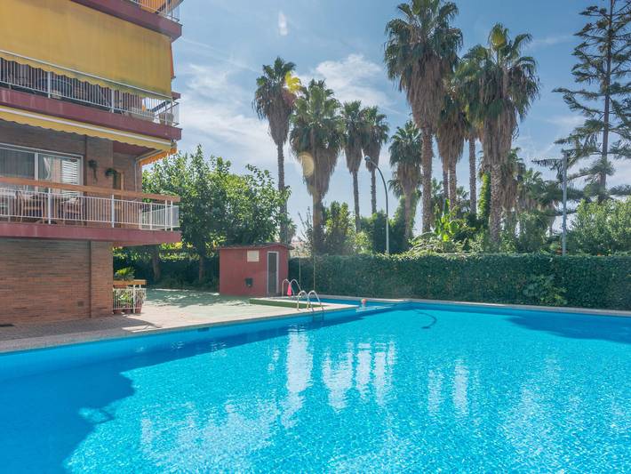 Ferienwohnung für 6 Personen, mit Balkon und Garten sowie Kinderpool und Pool in Pineda de Mar - 2