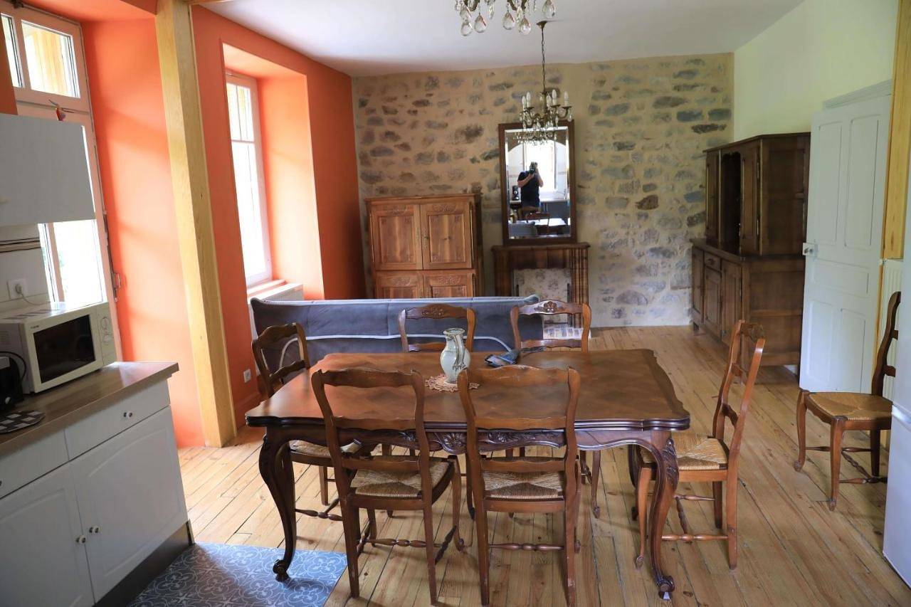 Appartement entier, One-Bedroom Apartment in Entraygues-sur-Truyère, Parc naturel régional de l'Aubrac
