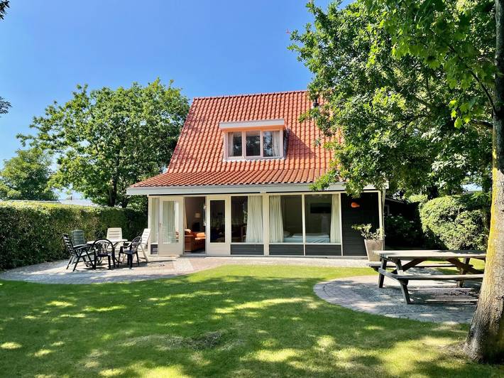 Ferienhaus für 6 Personen, mit Balkon/Terrasse und Terrasse sowie Garten in Zoutelande