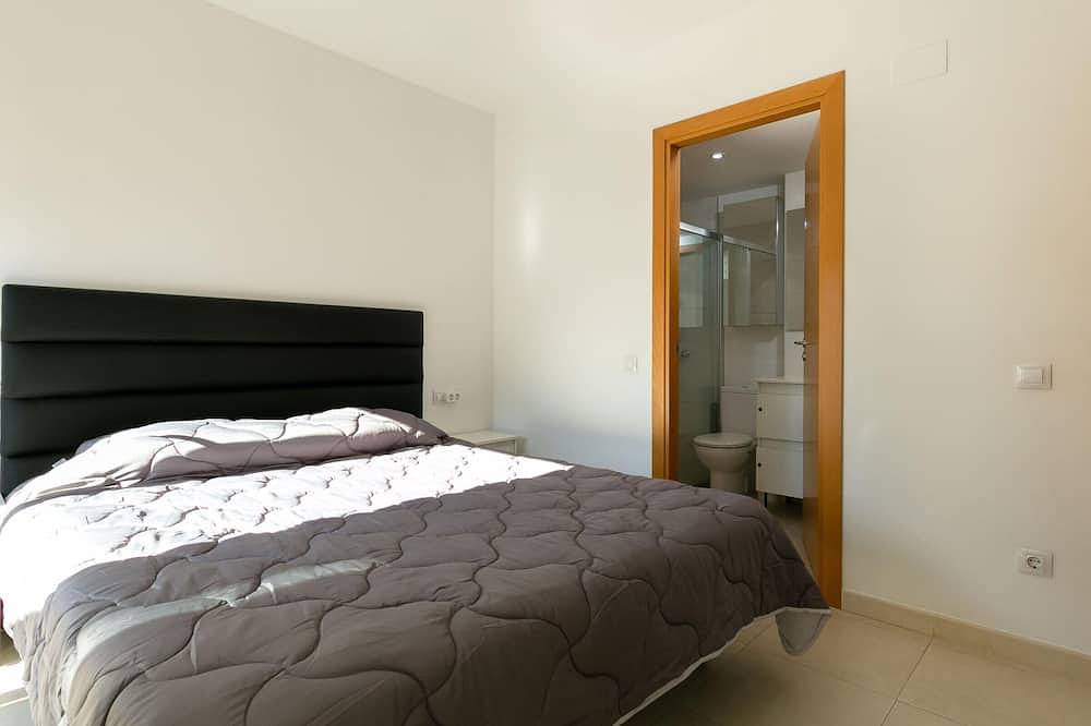 Geheel appartement, Luxury Apartment with Private Pool & Garden in Figueres in Figueres, Upper Empordà