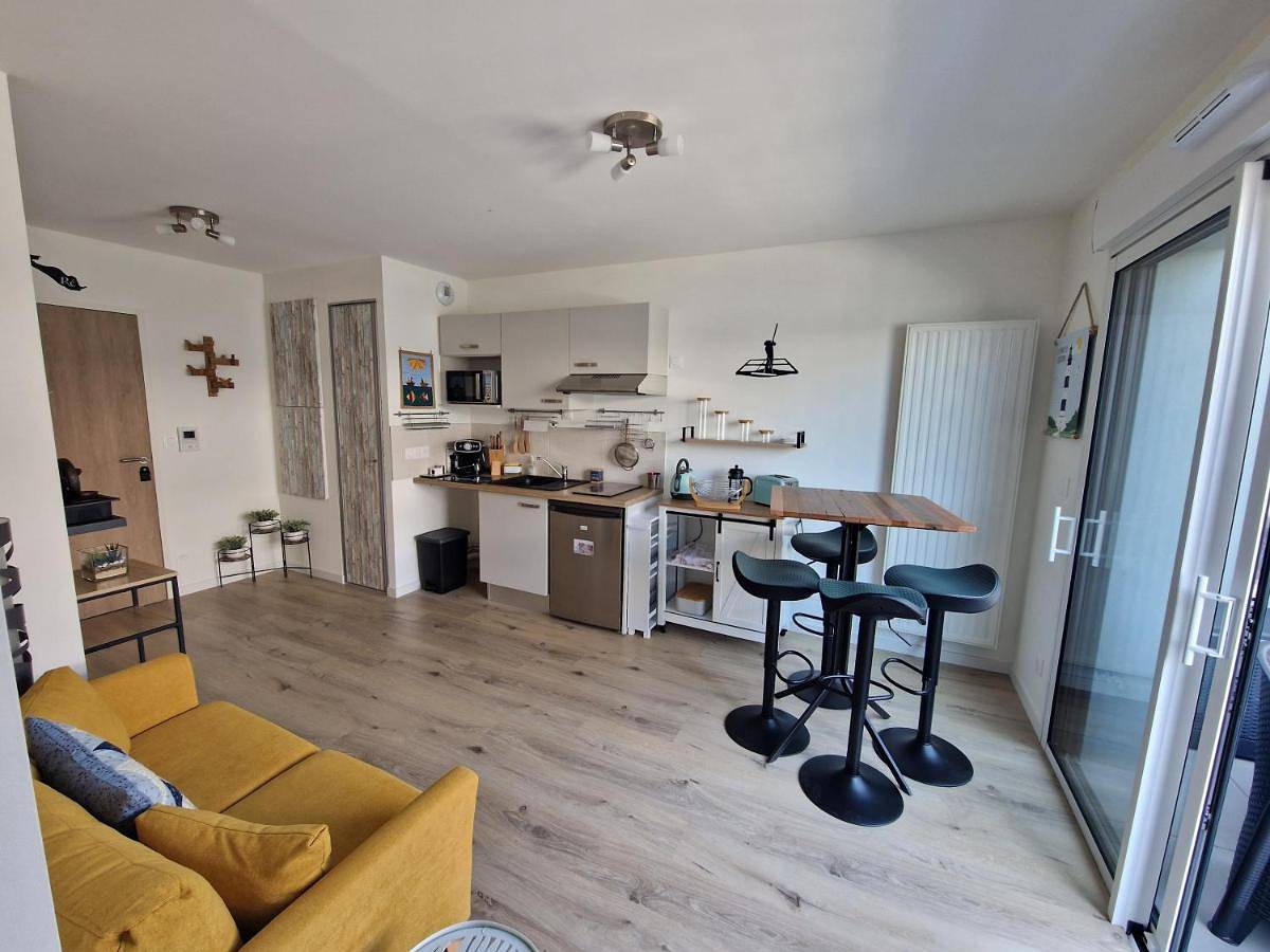 Appartement entier, One-Bedroom Apartment in Puilboreau, Région de La Rochelle