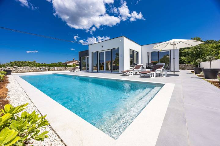 Ferienhaus für 6 Personen, mit Pool und Garten, mit Haustier