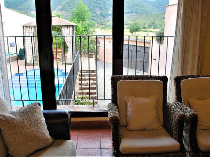 Casa rural para 8 personas, con Balcón y Jacuzzi además de Terraza y Jardín en Parque Nacional de Cabañeros - 4