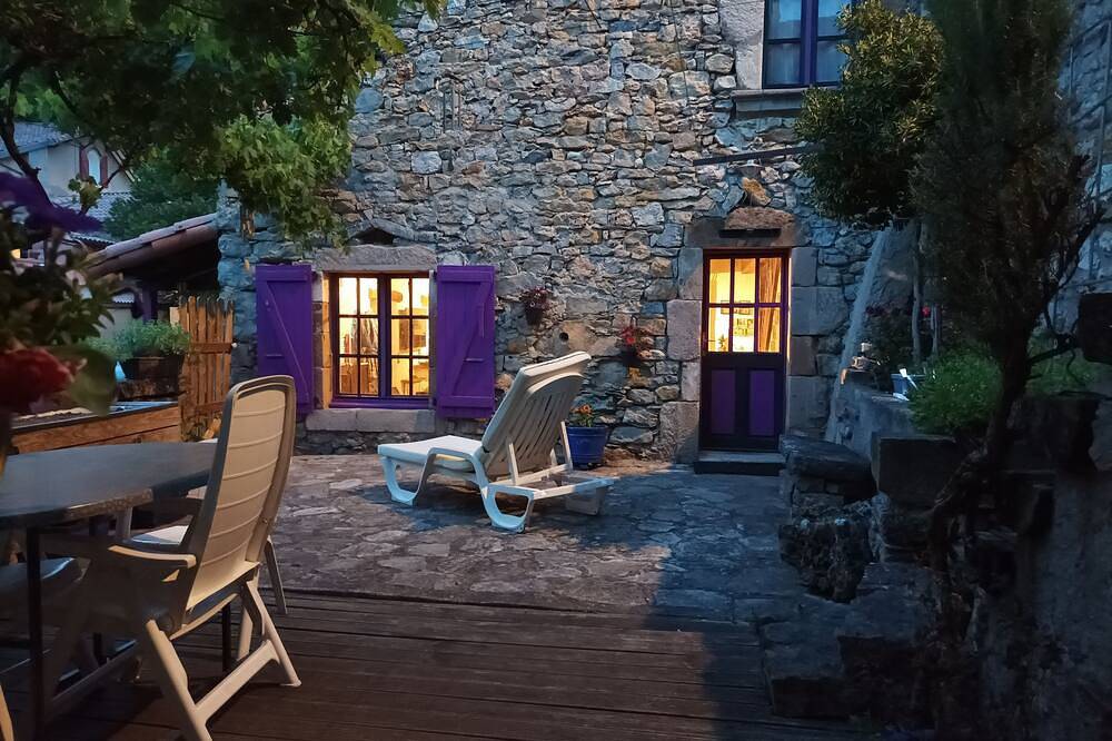 Authentisches Haus im Dourbie-Tal, 5 km von Millau entfernt in Millau, Parc naturel régional des Grands Causses