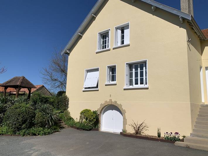 Gîte pour 7 personnes, avec terrasse et piscine