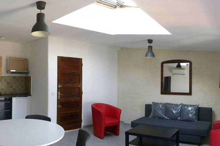 Gîte pour 4 personnes, avec piscine à Charleval