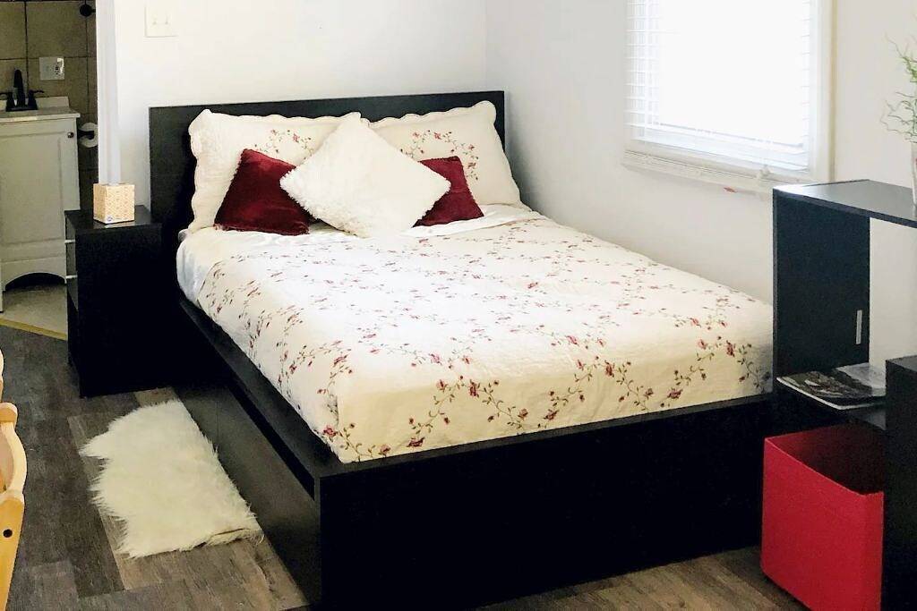 Private, Sanitized Loft, with Discounts Sleeps 2 in Lynchburg, Virginia