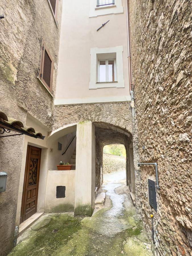 Location de vacances pour 4 personnes, avec vue et terrasse à San Donato Val di Comino - 2
