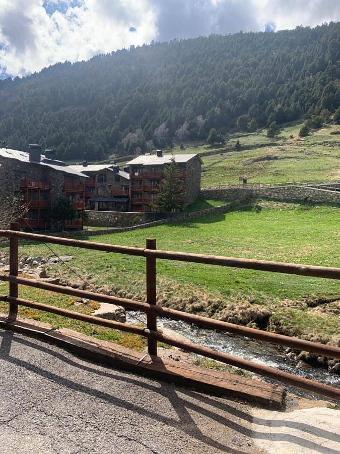 Gîte pour 4 personnes, avec Vue dans Incles
