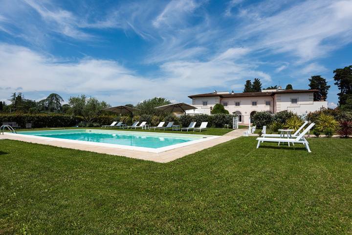 Casa vacanza per 14 persone a Signa