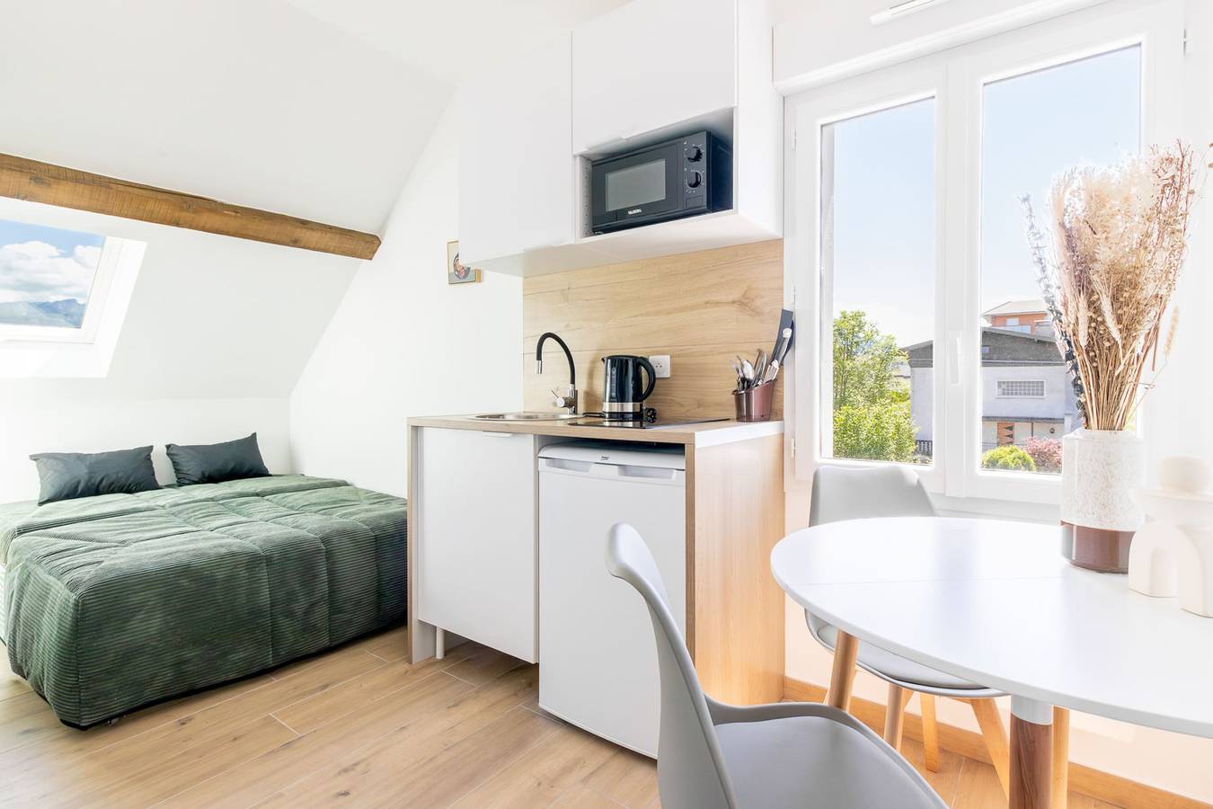 Entire studio, Le Mansardé in Meythet, Annecy (commune)