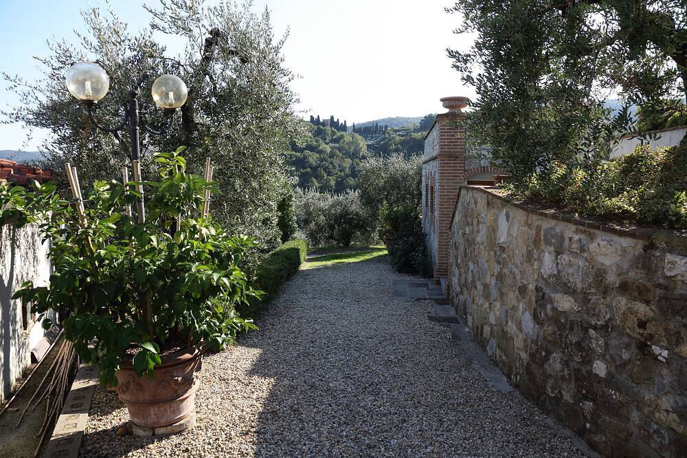Ganze Wohnung, Zweizimmerwohnung mit Swimmingpool, Wlan und wunderschönem Panorama auf den Hügeln der Toskana in Serravalle Pistoiese, Pistoia Provinz