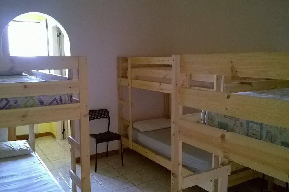 Room sleeps 4 with en suite bathroom in self-management in Marina di Montenero, Provincia de Campobasso
