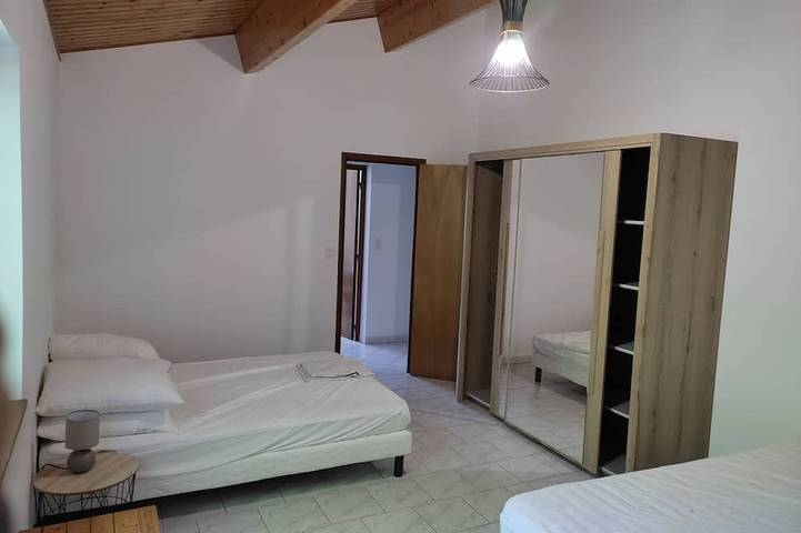 Location de vacances pour 10 personnes, avec terrasse et jardin à Joyeuse - 2