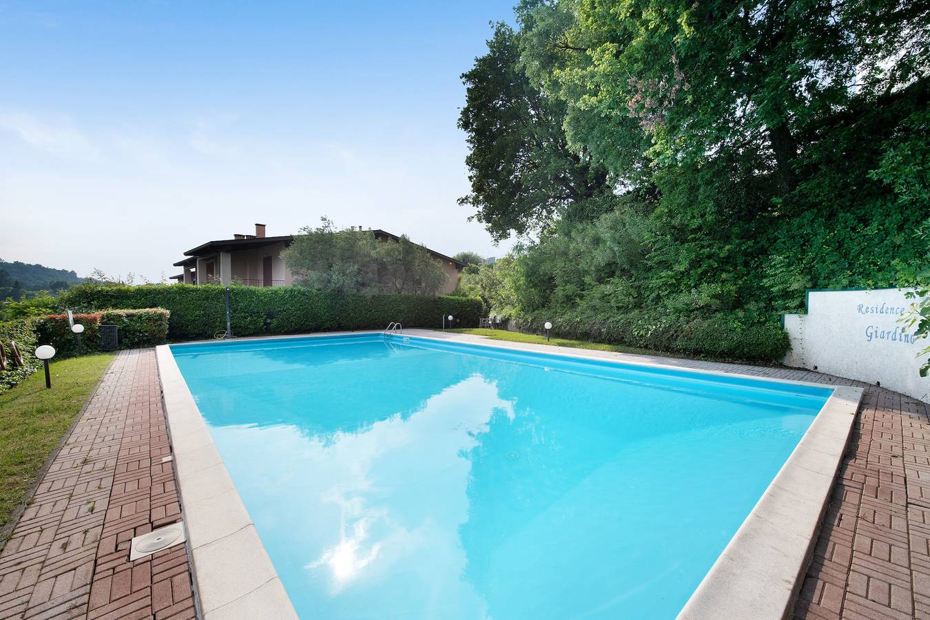 Ganze Wohnung, Ferienwohnung 'Vista Lago 1' mit Blick auf den See, Gemeinschaftspool und Wi-Fi in Soiano del Lago, Gardasee-Berge