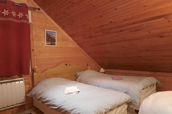 Chalet Le Petit Catelan 5p-9p at 5 min to Ski-lift Eau d'Olle Expres in Le Bourg-d'Oisans, Parque Nacional de los Ecrins