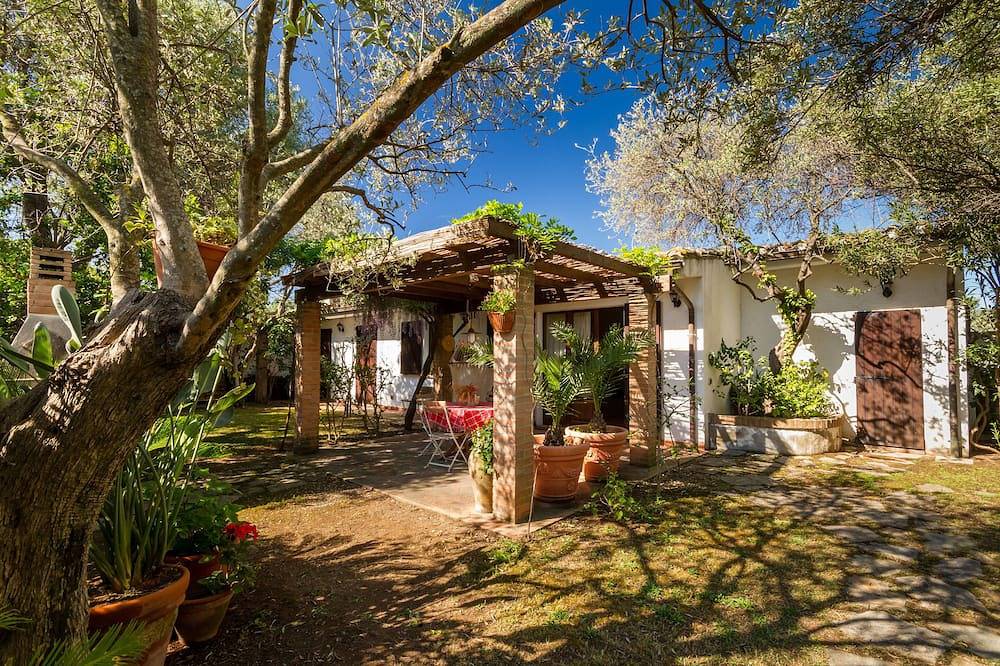 Villetta sotto gli ulivi in Pula Cagliari, Pula e dintorni