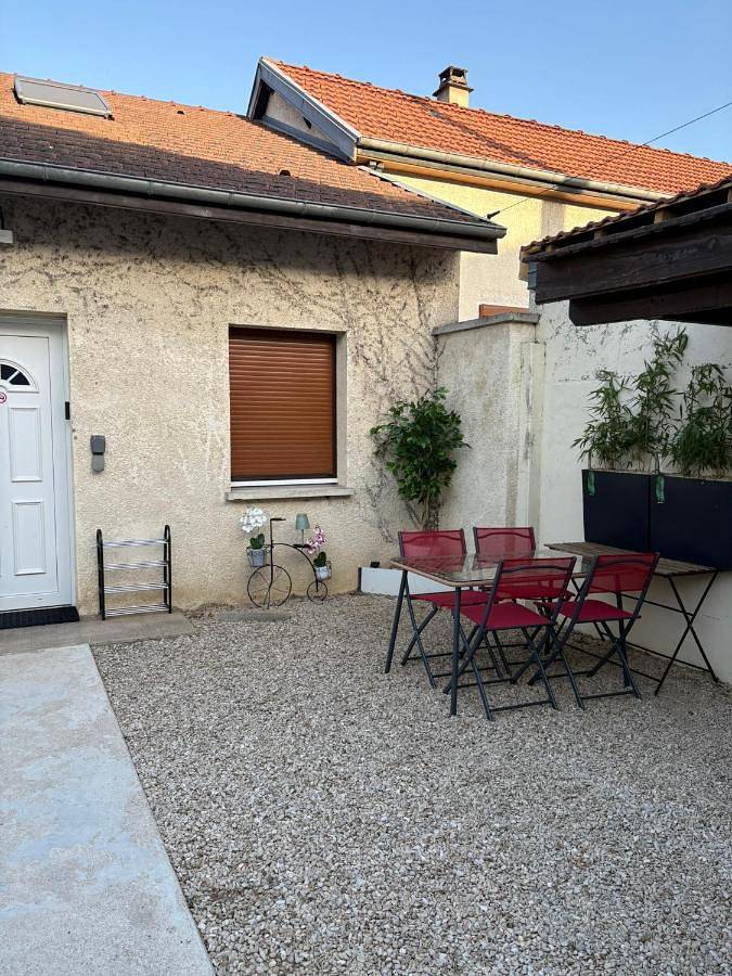 Gîte pour 4 personnes, avec terrasse à Longvic - 4