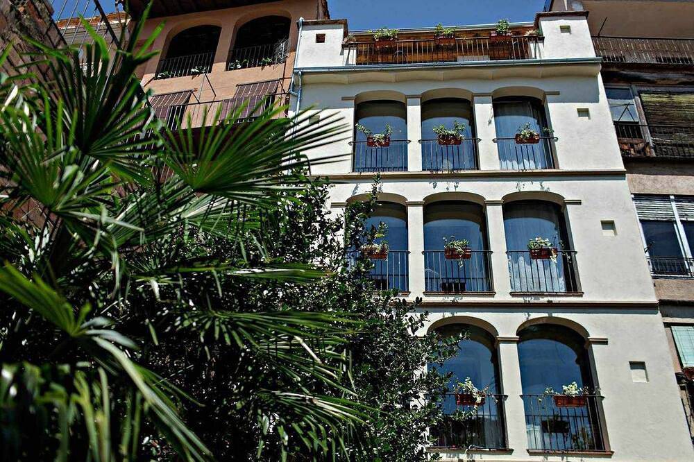 Apartamento entero, Picapedrer, con acceso a la piscina interior in Olot, Parc Natural de Zona Volcànica de la Garrotxa