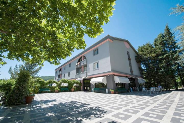 Hotel per 2 persone, con giardino e piscina nonché panorama e sauna, con animali domestici in Contursi Terme