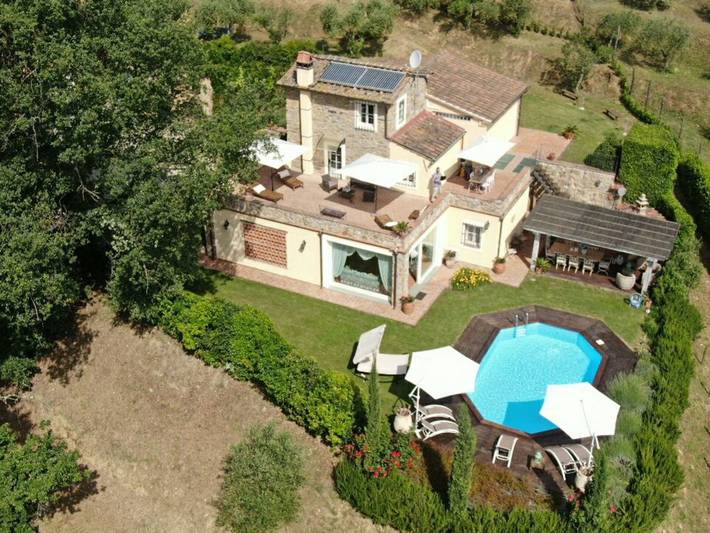 Agriturismo per 8 persone, con Piscina a Capannori