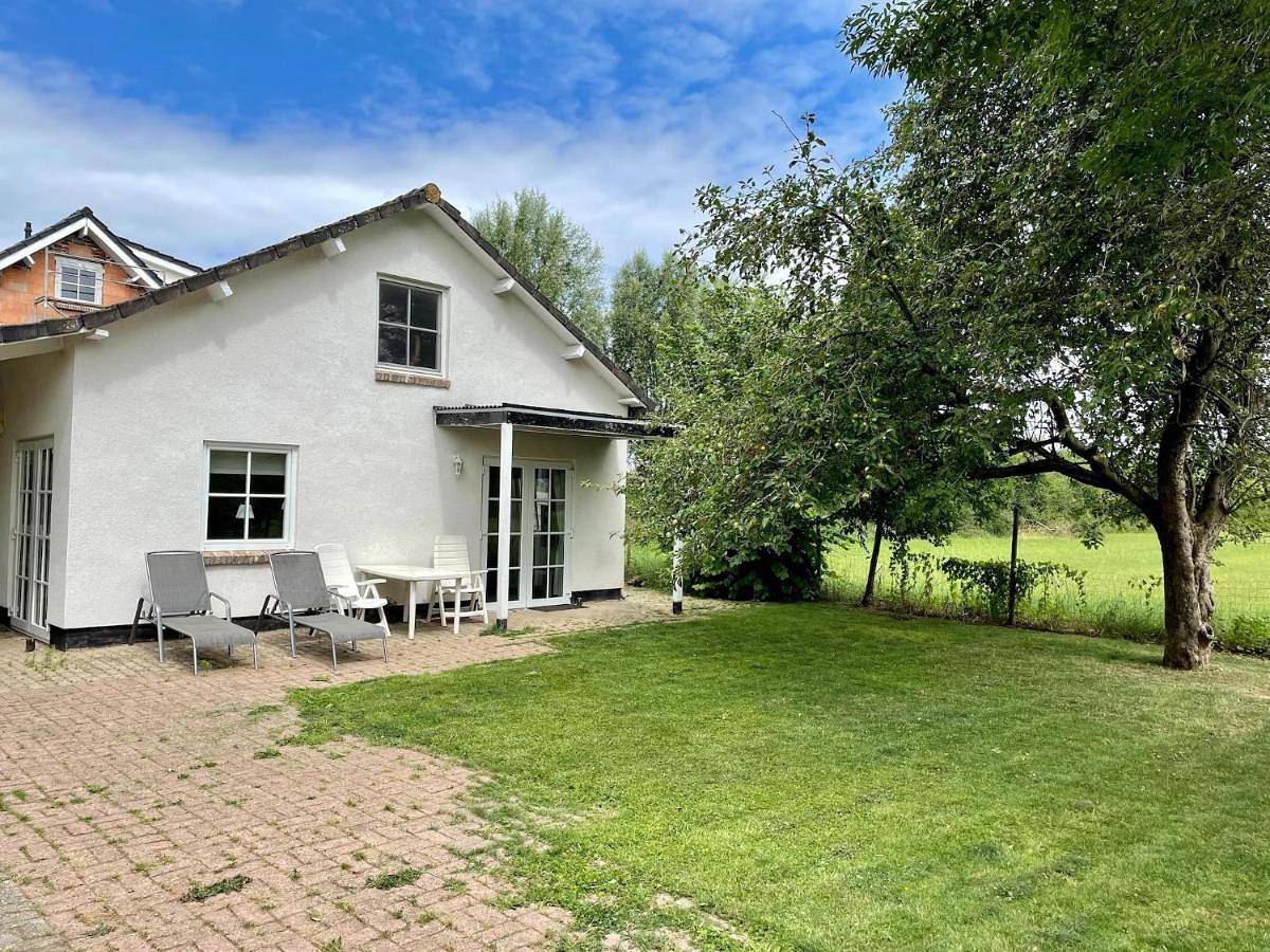 Holiday Home in Spijk with Meadow Views, cleaning included in Rijnwaarden, Niederrhein