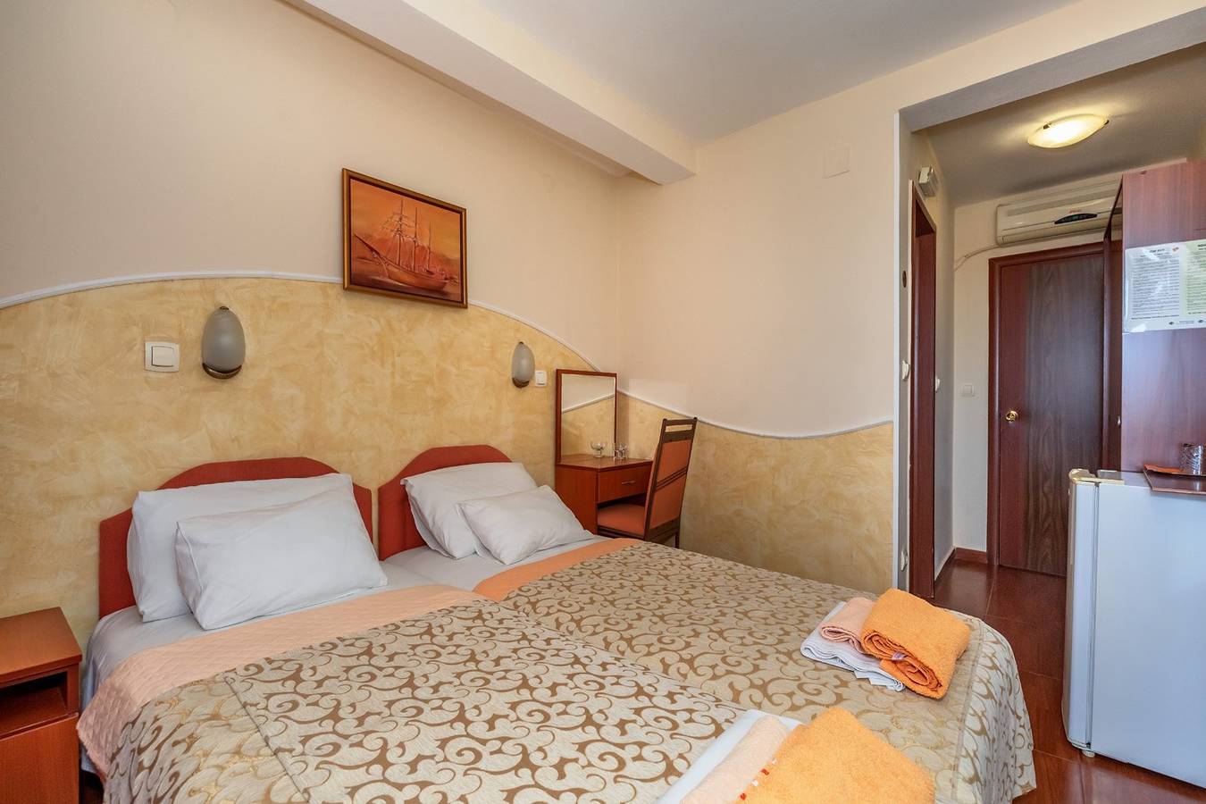 Double room with sea view in Petrovac na Moru, Opština Budva