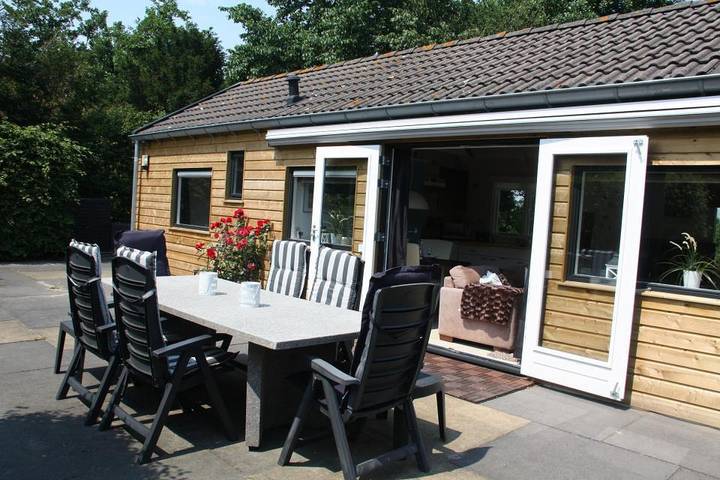 Chalet für 2 Personen, mit Terrasse und Garten in Bergen Gemeinde (Nordholland)