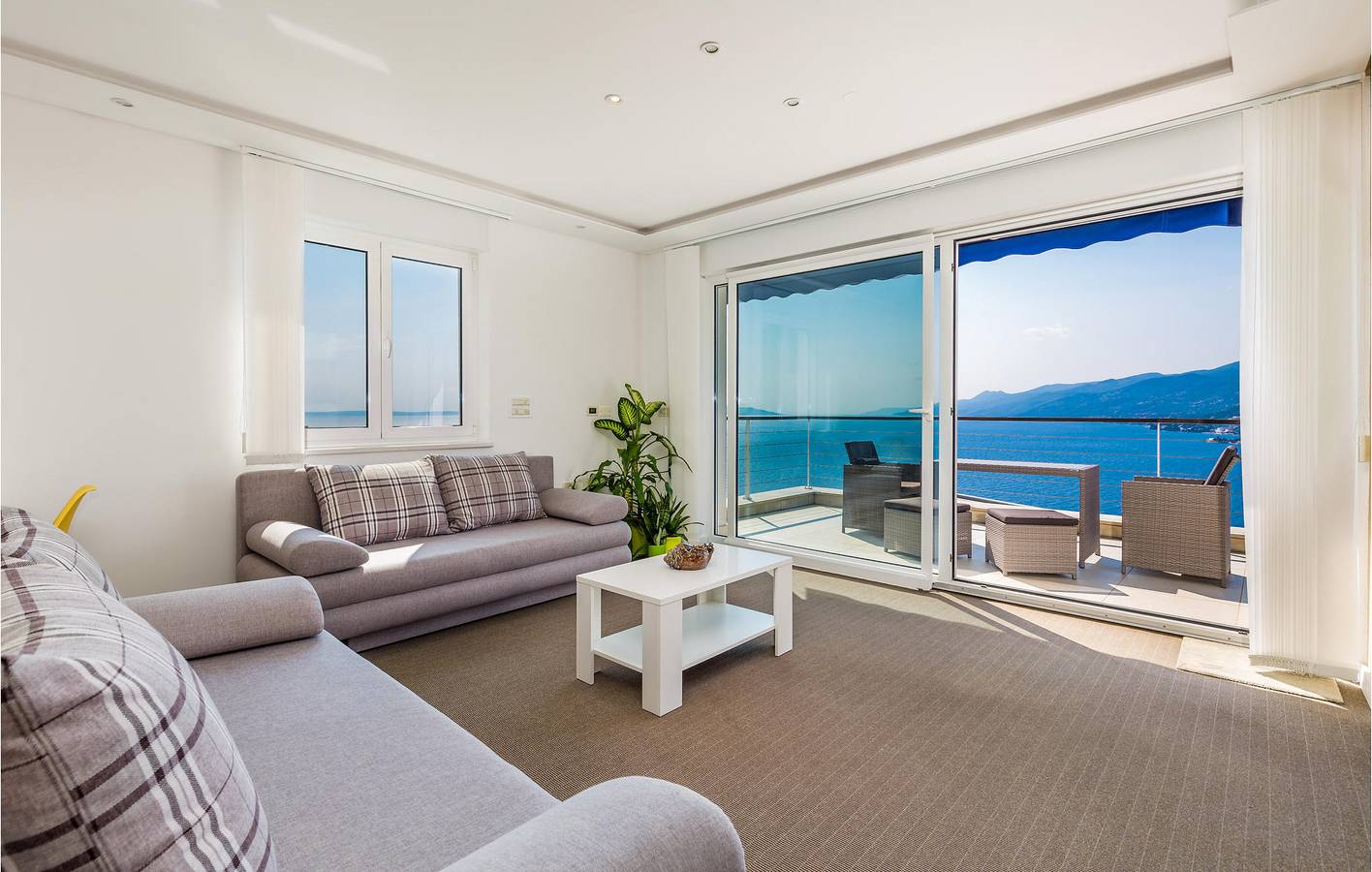 Reizende Ferienwohnung mit Pool und Terrasse, 800 m vom Strand entfernt in Rijeka, Primorje-Gorski Kotar