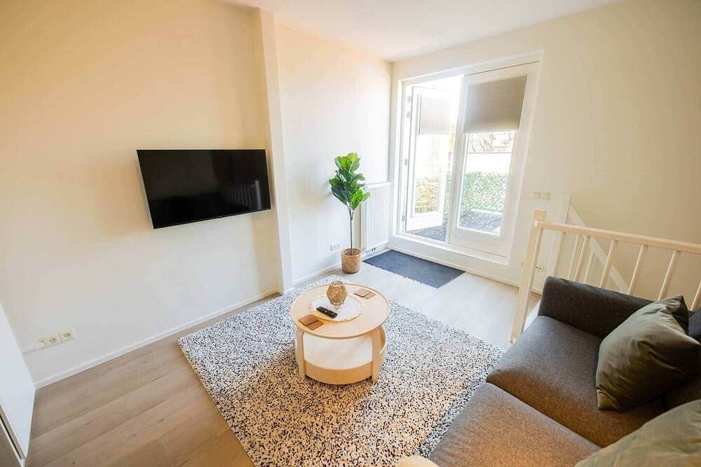 Entire apartment, Smart 50m2 One Bedroom apartment (Vw-140-C) in Eindhoven, North Brabant