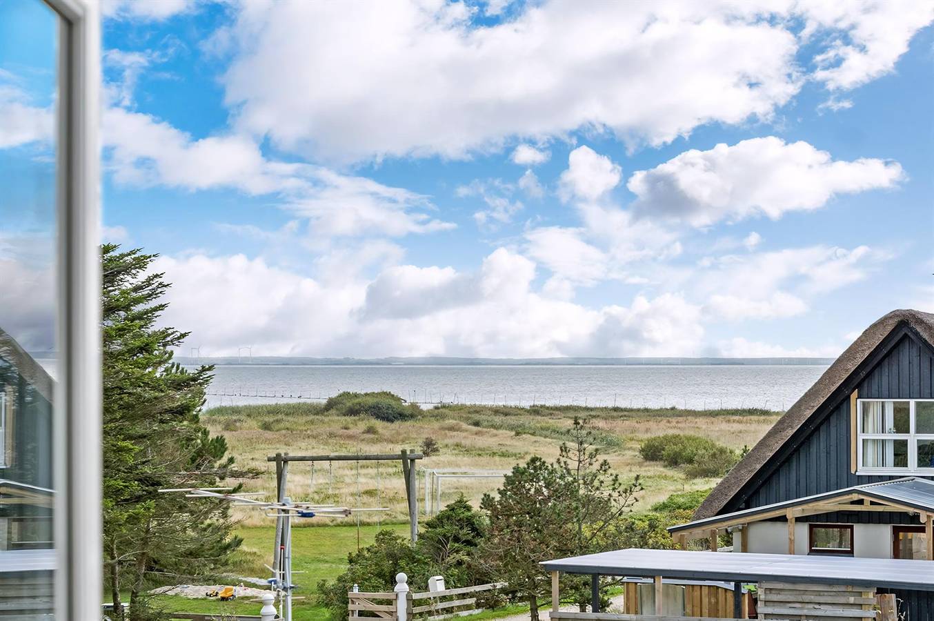 Nice home in Hvide Sande w/ 4 Bedrooms, Sauna and Wifi in Nørre Lyngvig, Hvide Sande