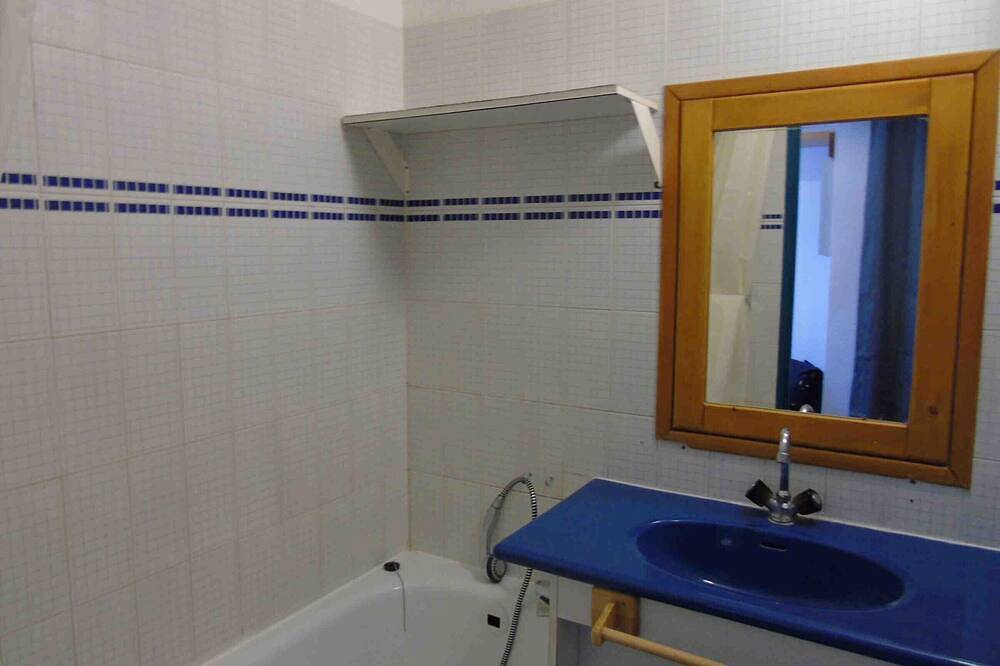 Apartamento entero, Estudio acogedor 3 pers. a 20m del telecabina, balcón, sábanas incluidas in Valfréjus, Modane