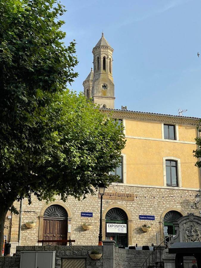 Appartement entier, Two-Bedroom Apartment in Rians, Région de Brignoles
